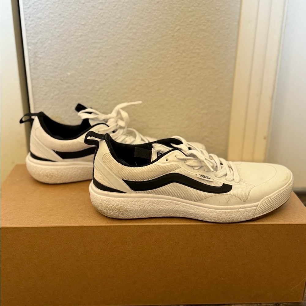 Vans Ultrarange Sneakers - White and Black